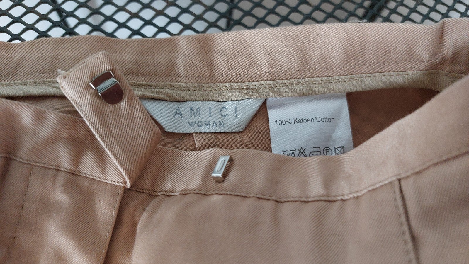 Te koop nieuwe beige kort broek mt 40, Maat 38/40 (M), Kort, Beige, Nieuw