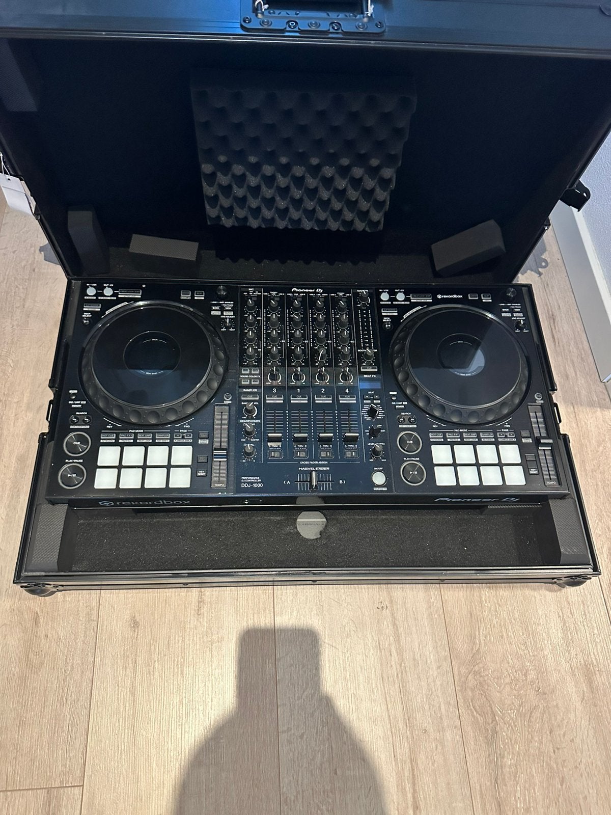Pioneer DDJ-1000 DJ-controller met Flight Case & Decksaver, Muziek en Instrumenten, Dj-sets en Draaitafels, Zo goed als nieuw