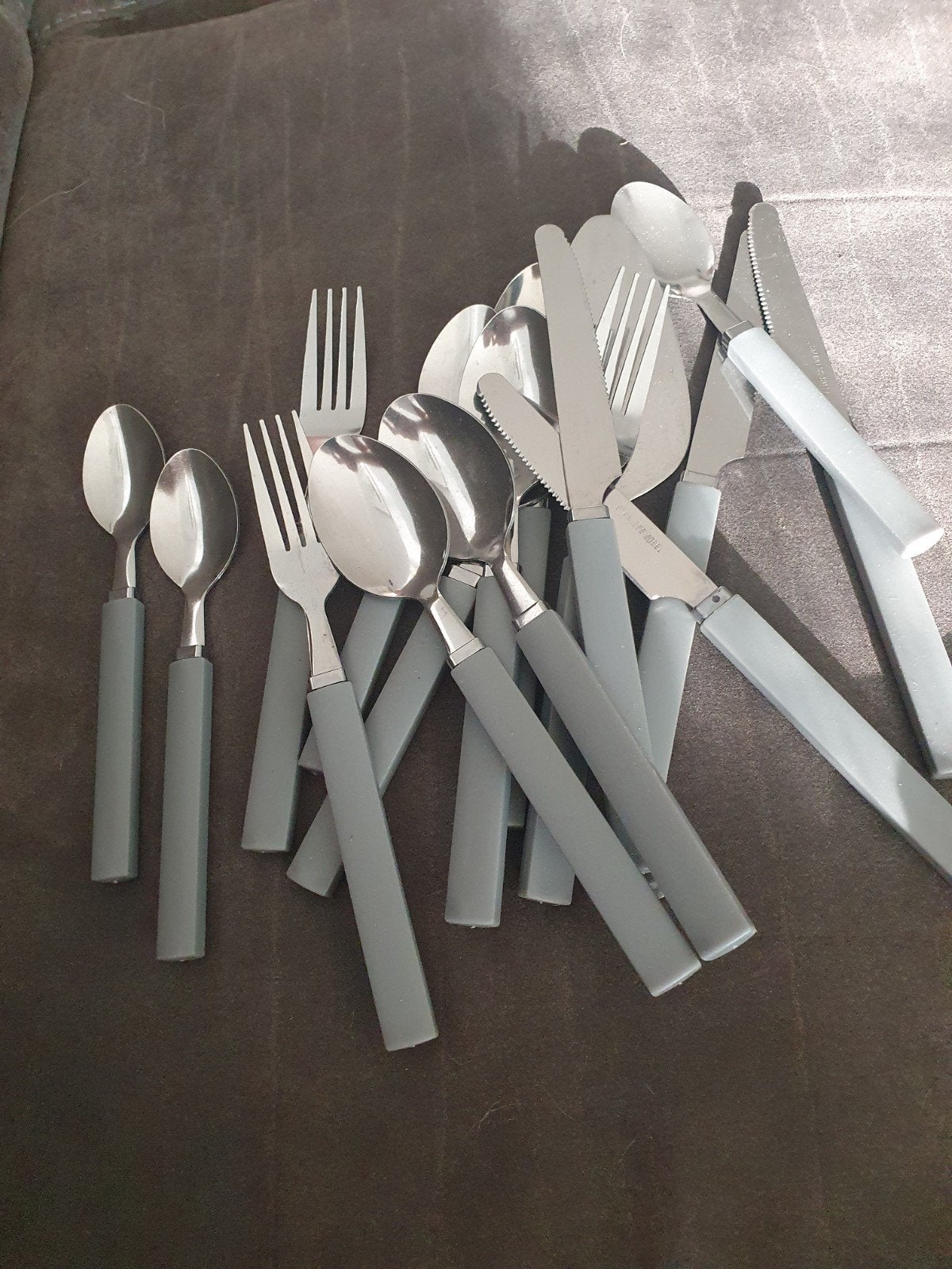 Bestekset met grijze handvatten - 16-delig, Gebruikt, Bestekset, Ophalen of Verzenden, Rvs of Chroom