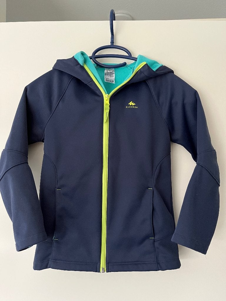 Softshell jas Decathlon maat 116, Quechua, Jongen of Meisje, Ophalen of Verzenden, Zo goed als nieuw