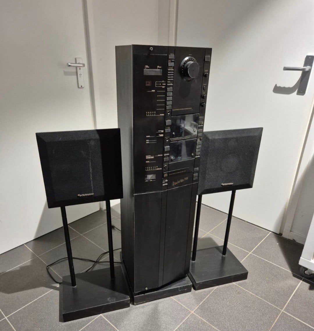 Schneider manhattan 1100 vintage stereotoren met speakers

A, Overige merken, Gebruikt, Onbekend, Ophalen of Verzenden