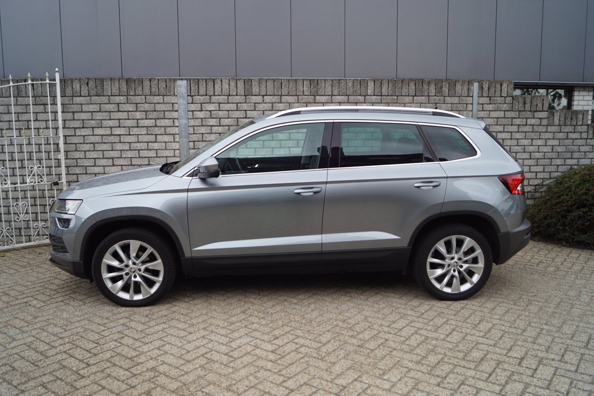 Skoda Karoq 1.5 TSI ACT Style Business Autom Panodak Leder/A, Auto's, Dealer onderhouden, 4 cilinders, 150 pk, Karoq