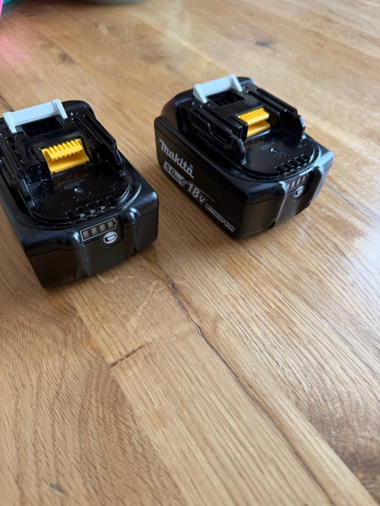 2x Makita 18V 5.0Ah Li-ion accu's BL1850B, Ophalen of Verzenden, Zo goed als nieuw