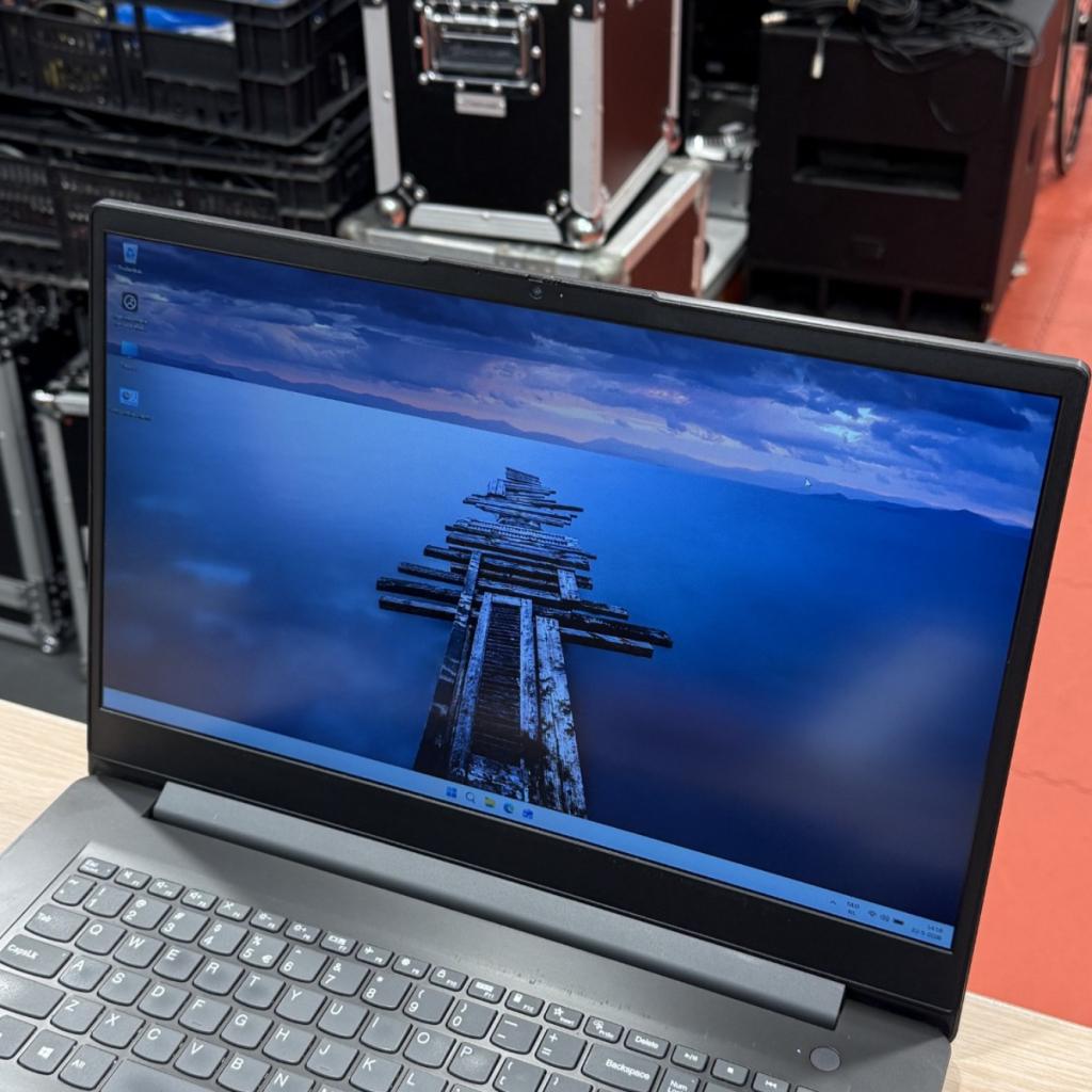 Lenovo V17 G2 ITL laptop | i7 - 16Gb - 256Gb SSD -Nvidia 2Gb, Lenovo, Zo goed als nieuw, Support@lenovo.com, Lenovo Group Limited
1009 Think Place
Morrisville, NC 27560
USA