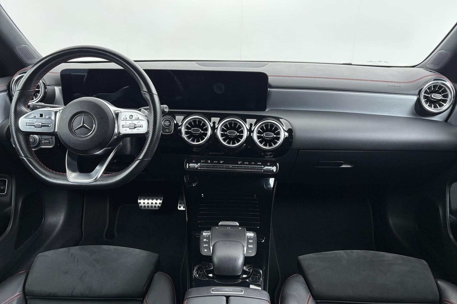 Mercedes-Benz CLA-klasse 200 Business Solution AMG Sportieve, Auto's, CLA, 4 cilinders, 715 kg, Leder en Stof