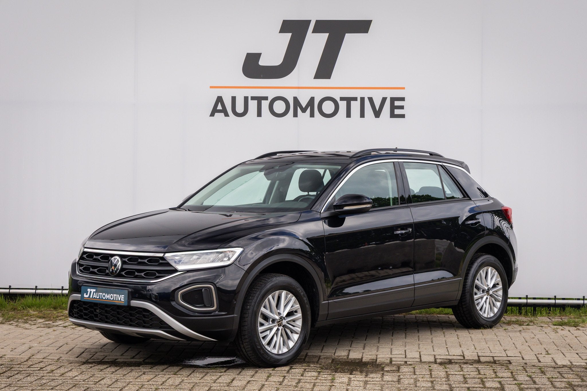 Volkswagen T-Roc 1.5 TSI Life nlauto Stoelverwarming | PDC |, 1258 kg, Euro 6, 4 cilinders, Zwart
