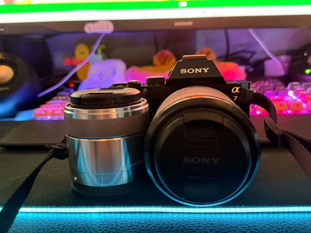 Foto 2 van Sony A7 full-frame  + 2 lenses + Cullmann statief