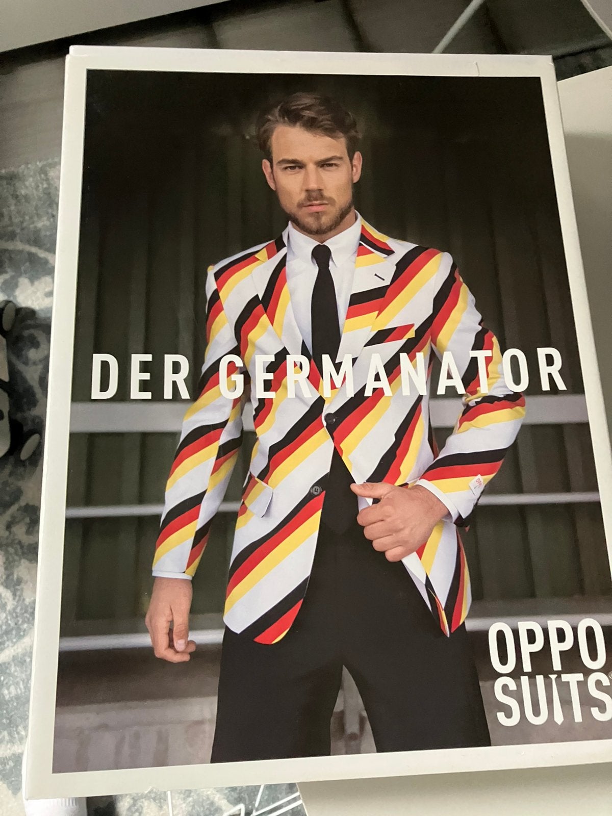 OppoSuits 'Der Germanator' Pak - Nieuw met kaartjes, Ophalen of Verzenden, Nieuw, Maat 52/54 (L), Zwart