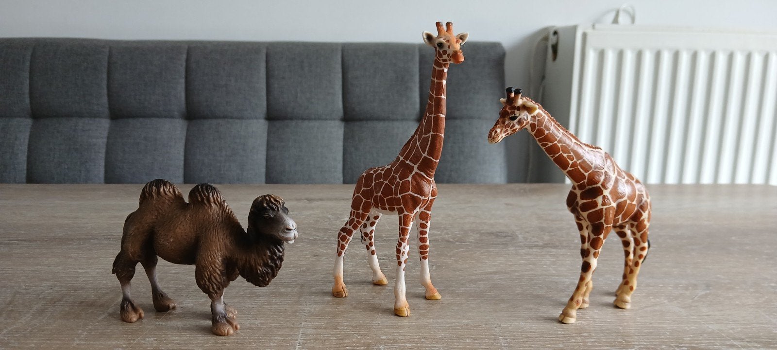 2 Schleich Giraffe 2003 2015 Kameel 2004 dieren speelgoed, Ophalen of Verzenden, Zo goed als nieuw