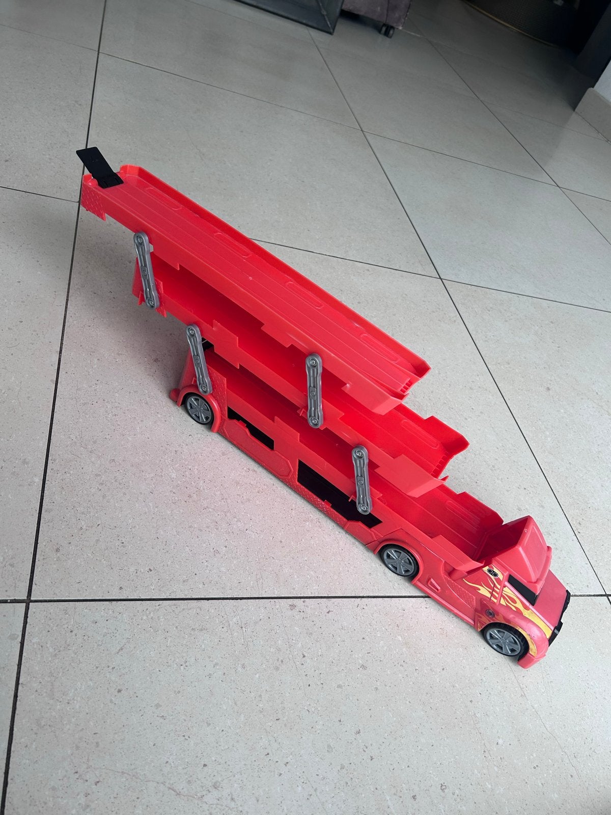 Hot Wheels Mega Hauler met racebaan, Ophalen, Gebruikt