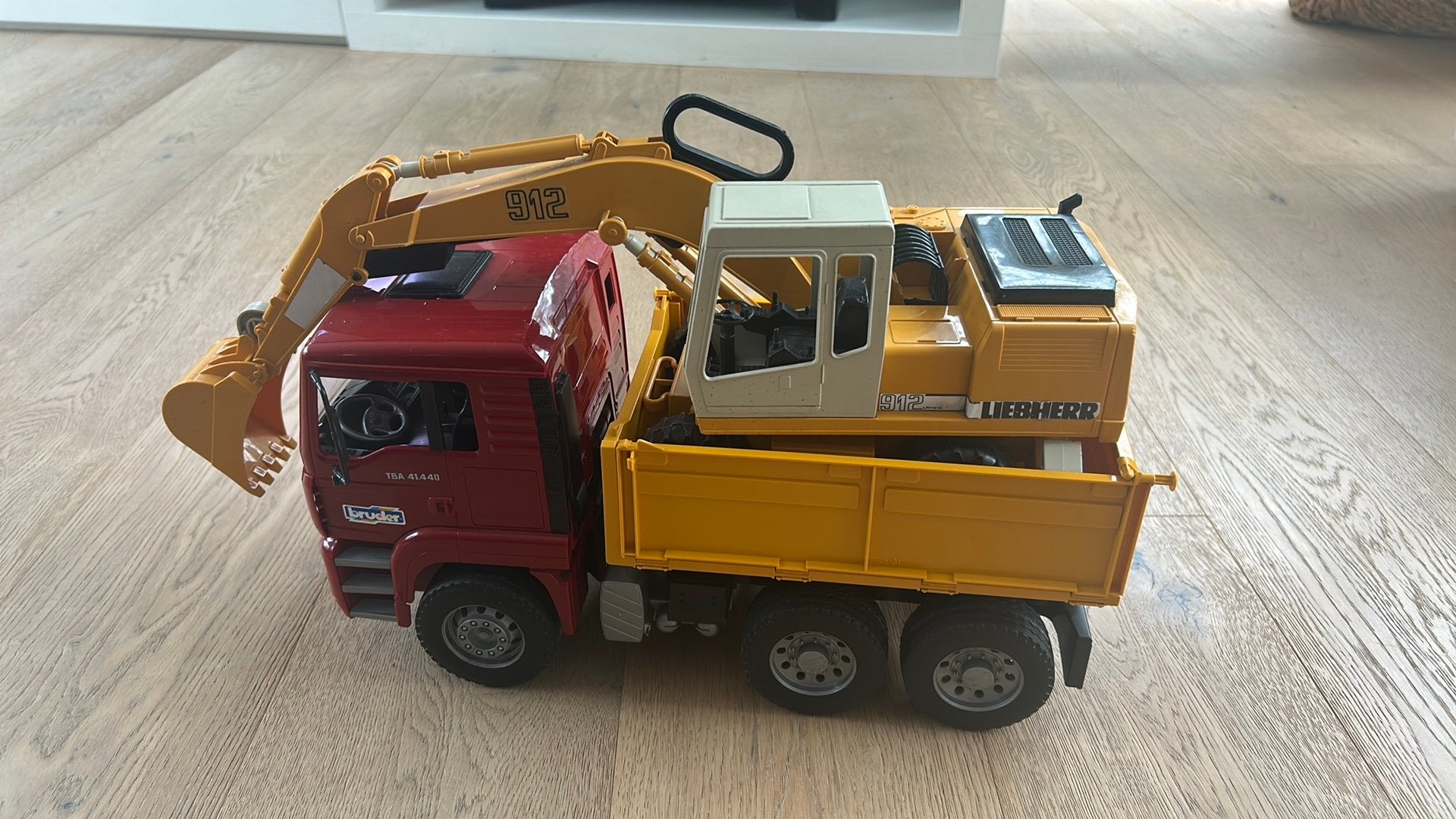 Bruder MAN TGA kiepwagen - rood/geel speelgoedtruck, Ophalen, Gebruikt