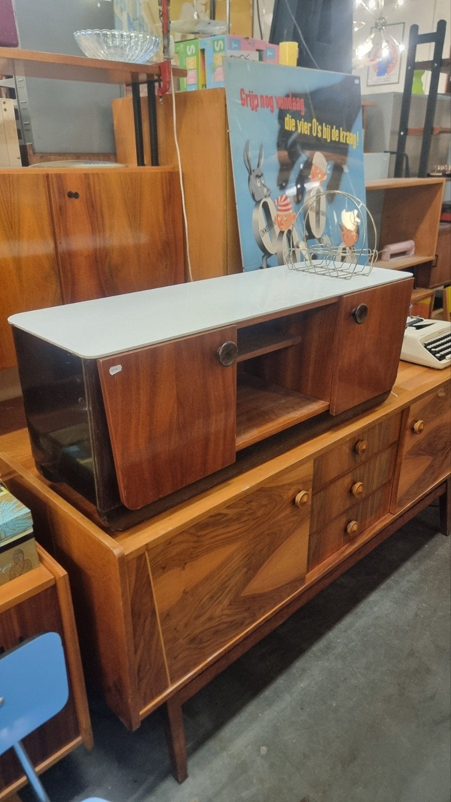 Vintage dressoir jaren 50 wit glas , ronde hoeken, Gebruikt, ,, Ophalen of Verzenden, Glas