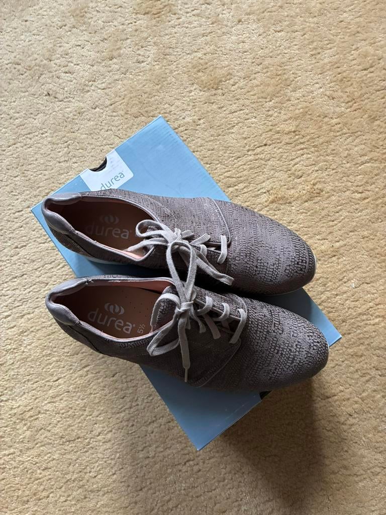 047 Nieuwe schoenen van Durea in  maat 5,5 K Taupe, Kleding | Dames, Schoenen, Bruin, Verzenden, Nieuw, Sneakers of Gympen