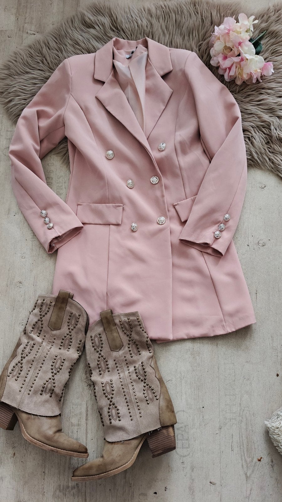 Roze blazer met gouden  knopen valt M/L, Maat 38/40 (M), Ophalen of Verzenden, Zo goed als nieuw, Jasje