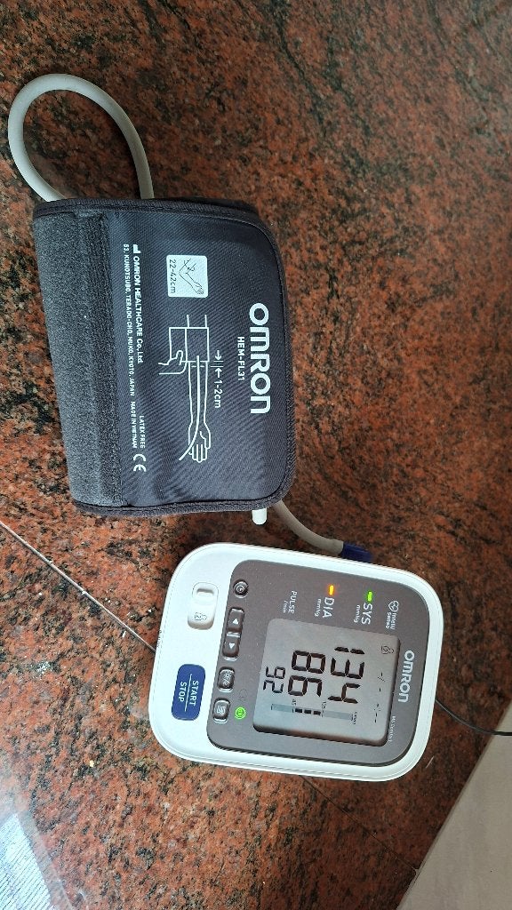 Omron M6 bloeddrukmeter, Diversen, Verpleegmiddelen, Ophalen, Zo goed als nieuw