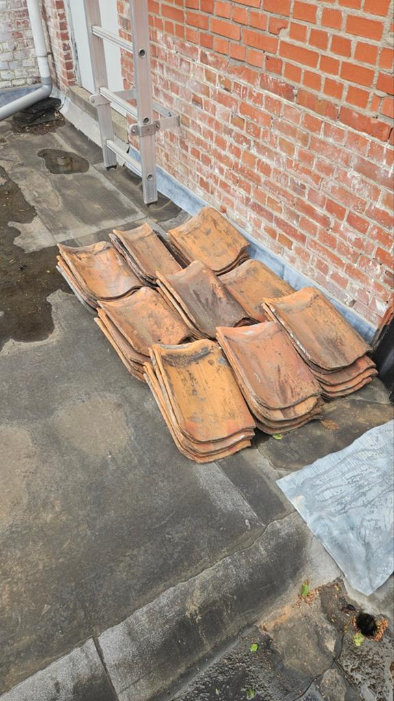 200 Traditionele dakpannen - Gebruikt, voor authentieke look, Doe-het-zelf en Verbouw, Dakpannen en Dakbedekking, Gebruikt, Dakpannen