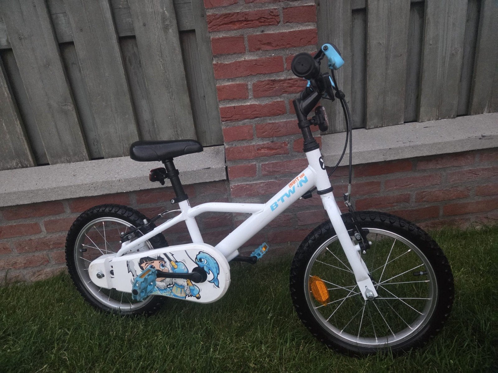 Kinderfiets B'Twin met zijwieltjes - Wit/Blauw, Zijwieltjes, Velgrem, Ophalen of Verzenden, B'Twin