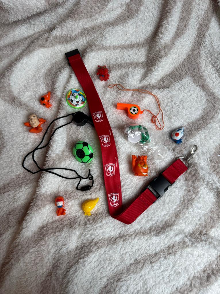 FC Twente Lanyard met diverse voetbal gadgets, Ophalen of Verzenden, Gebruikt, F.C. Twente, Overige typen
