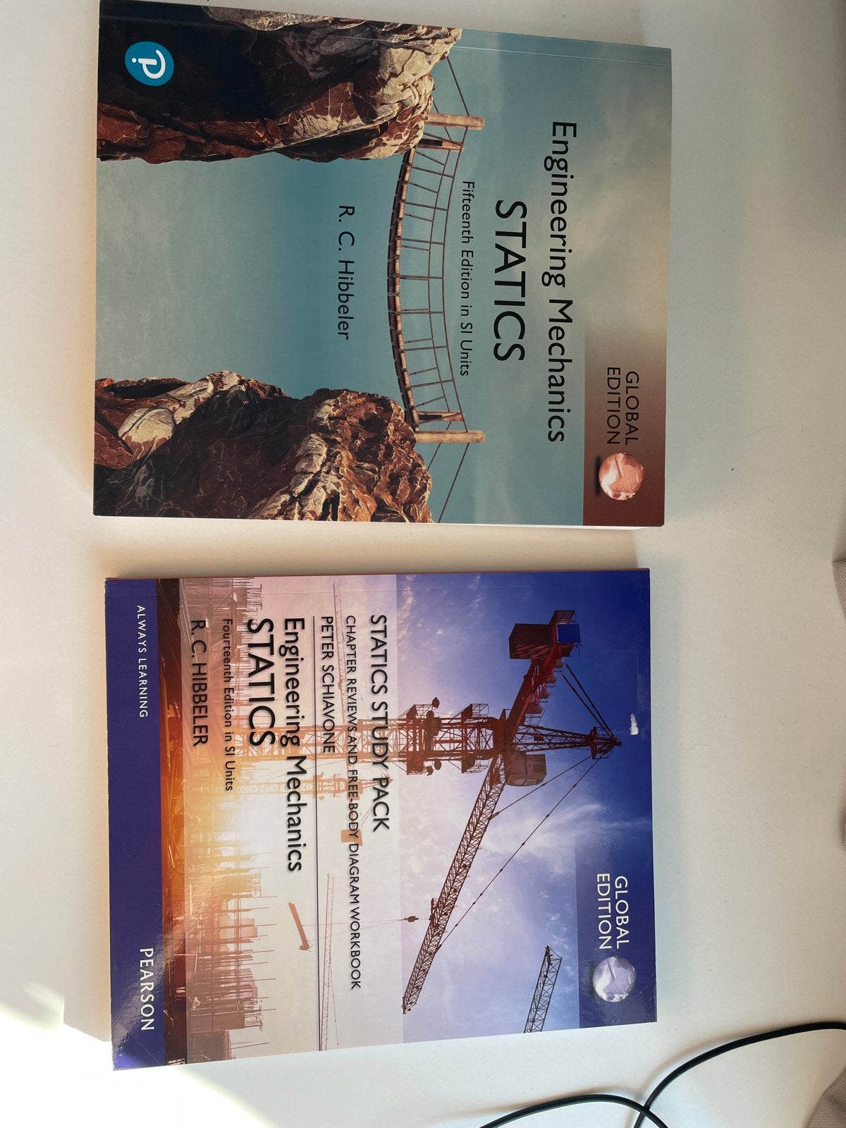 Engineering Mechanics Statics + solutions - (14e & 15e ed.), Ophalen of Verzenden, Beta, Zo goed als nieuw, HBO