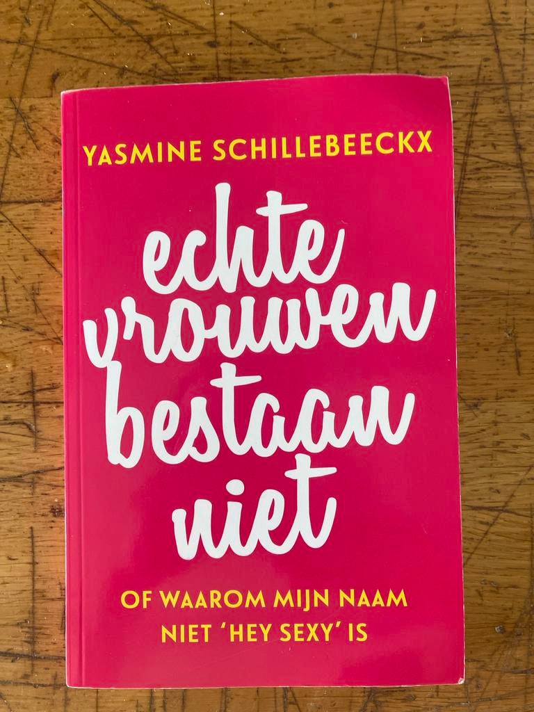 Echte vrouwen bestaan niet - Yasmine Schillebeeckx, Ophalen of Verzenden, Gelezen, Nederland
