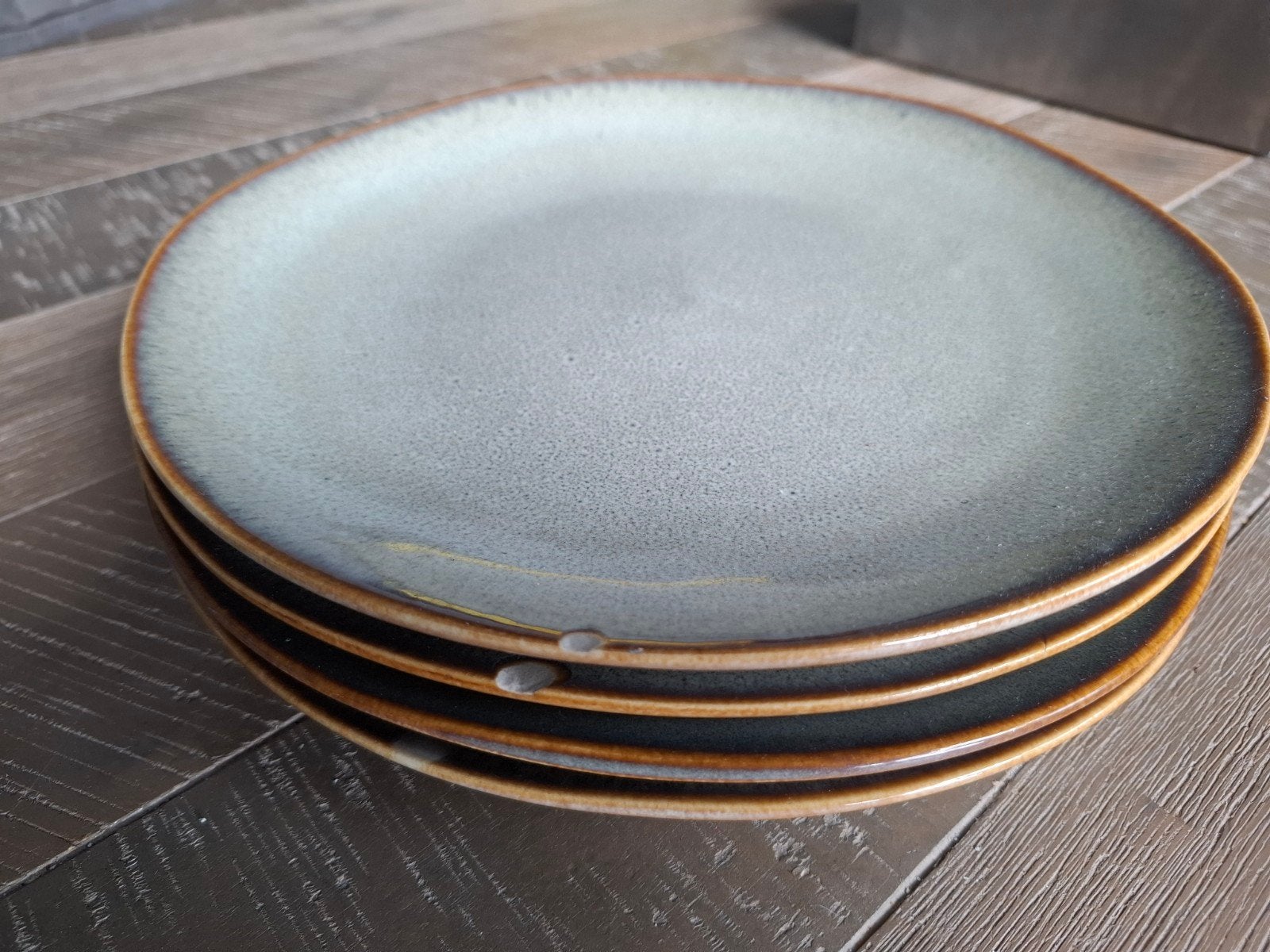 4 aardewerken diner (platte) borden, 26cm,  licht beschadigd, Ophalen, Gebruikt, Bord(en), Overige stijlen