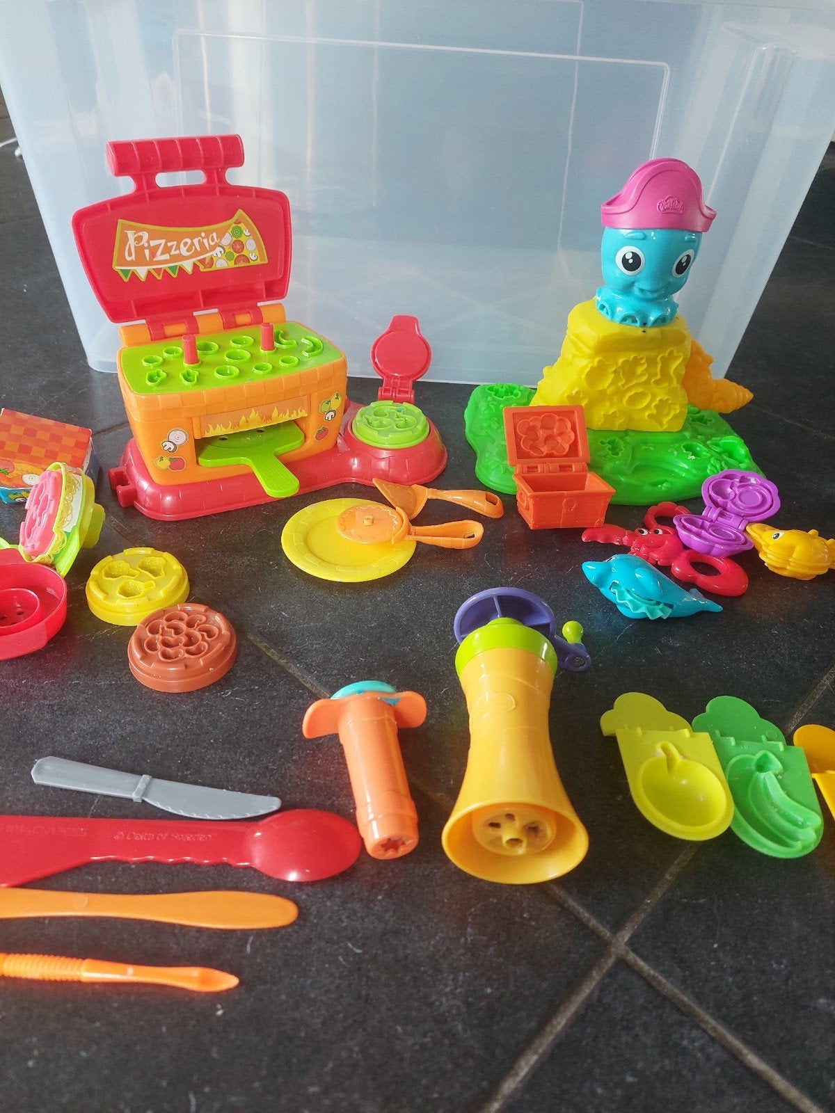 Play-Doh 2 speelsets met extra's, Kinderen en Baby's, Ophalen of Verzenden, Gebruikt, Knutselen