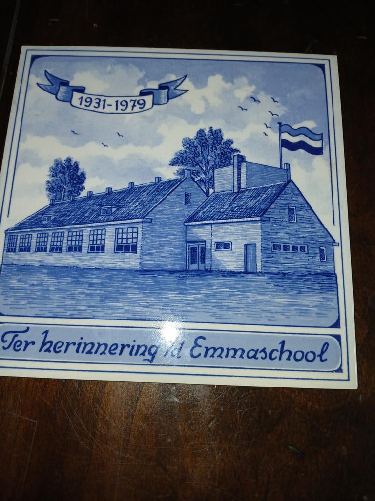 Blauw Tegel 'Ter herinnering d' Emmaschool' 1931-1979, Ophalen of Verzenden