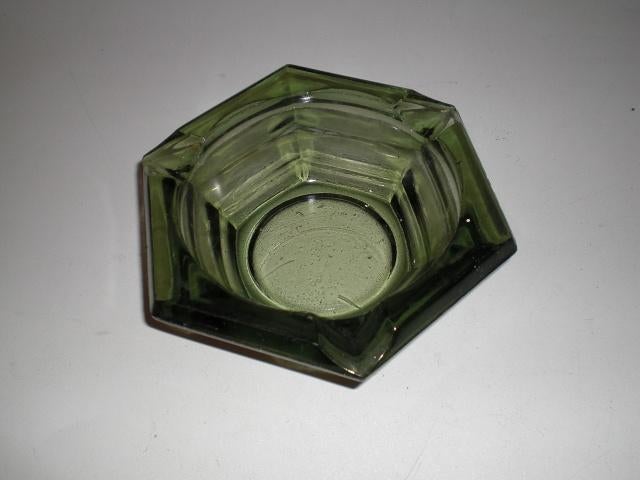 Vintage glazen groene asbak jaren 70 hoekig, Ophalen of Verzenden, Zo goed als nieuw, Asbak