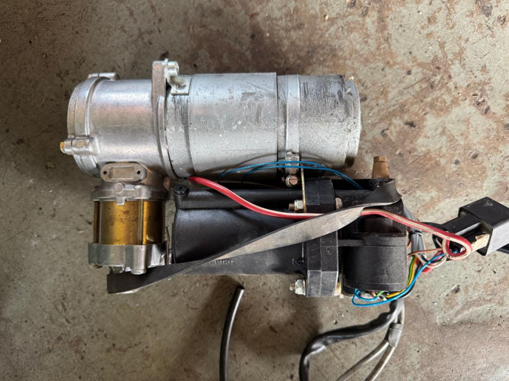 Wabco Luchtcompressor 12V luchtvering, Ophalen, Gebruikt