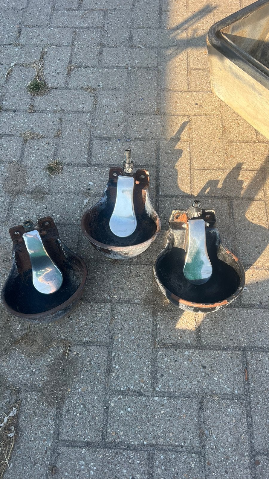 Zwarte gietijzeren drinkbakjes., Ophalen of Verzenden