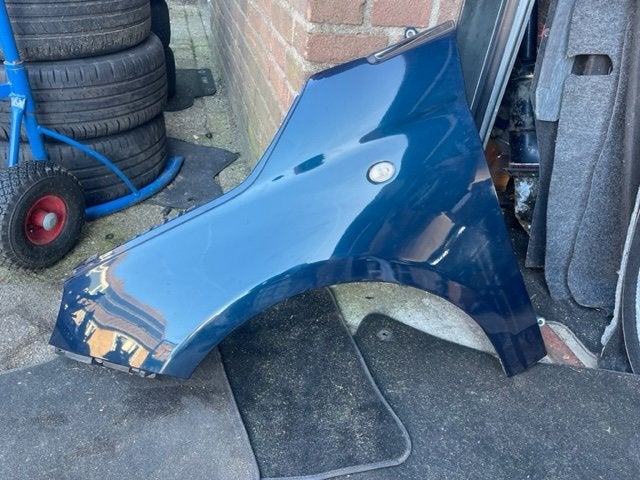 Spatbord Links Voor Fiat 500 (312) (2010-07/..) 52015757, Auto-onderdelen, FCA Germany GmbH, Gebruikt, IPC D1-09 Bahnhofsplatz, Rüsselsheim am Main 65423, , Duitsland