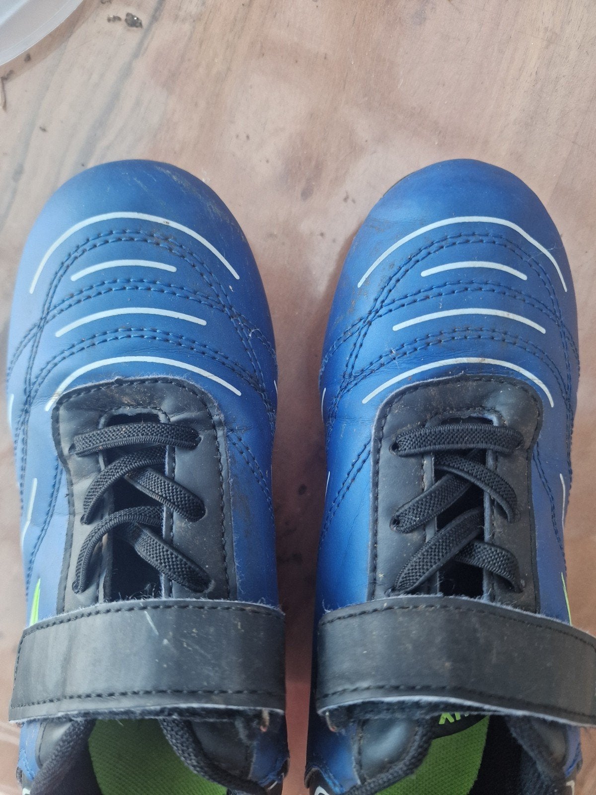 Voetbalschoenen maat 33 - Blauw met klittenband, Maat XS of kleiner, Schoenen, Ophalen of Verzenden, Zo goed als nieuw