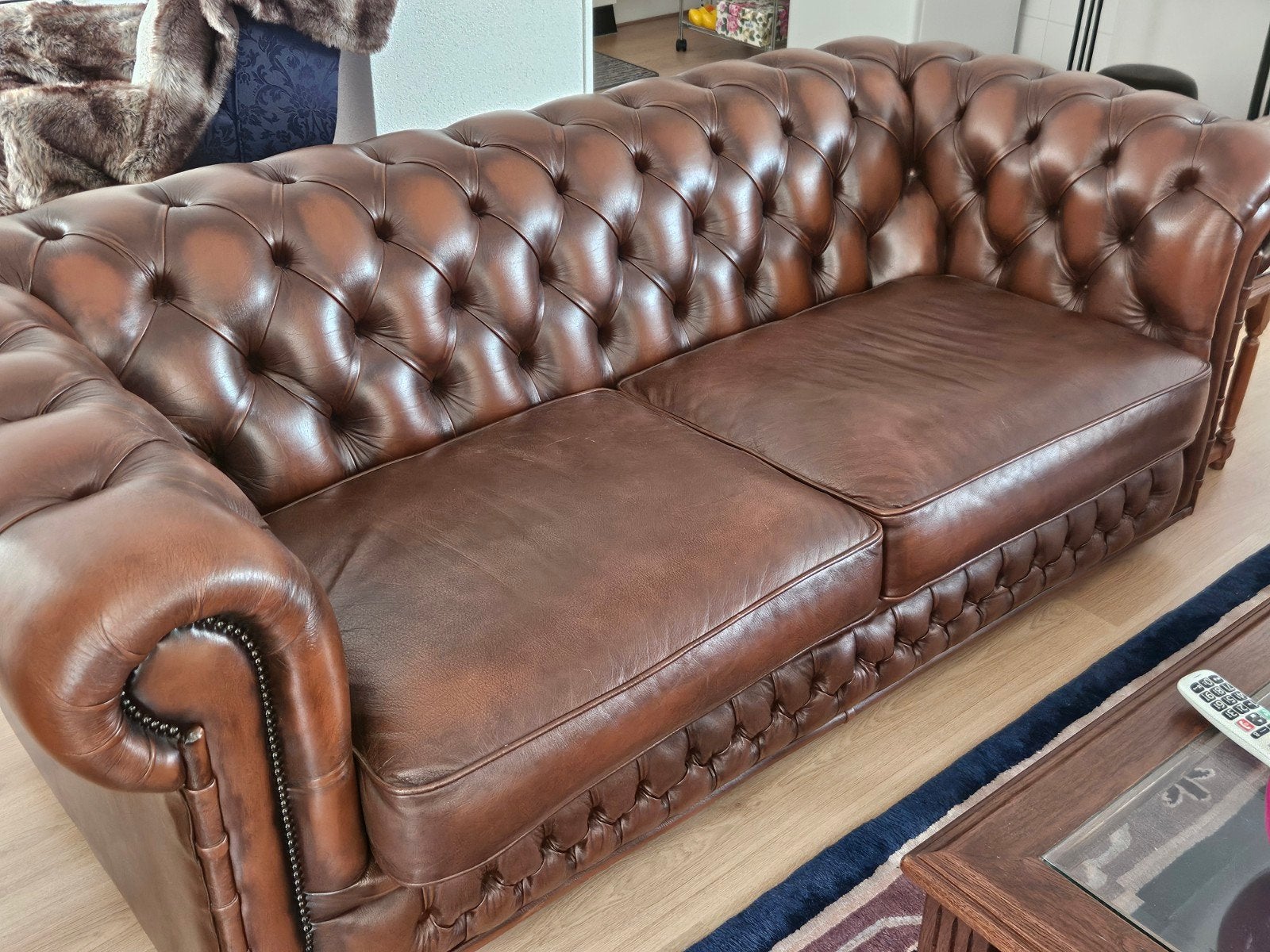 Chesterfield bank in nieuwstaat - 2.00m breed, Chesterfield, 75 tot 100 cm, Ophalen of Verzenden, Rechte bank