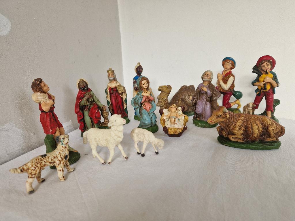 (B) 14-delige kunststof Kerstgroep., Diversen, Kerst, Ophalen of Verzenden, Zo goed als nieuw