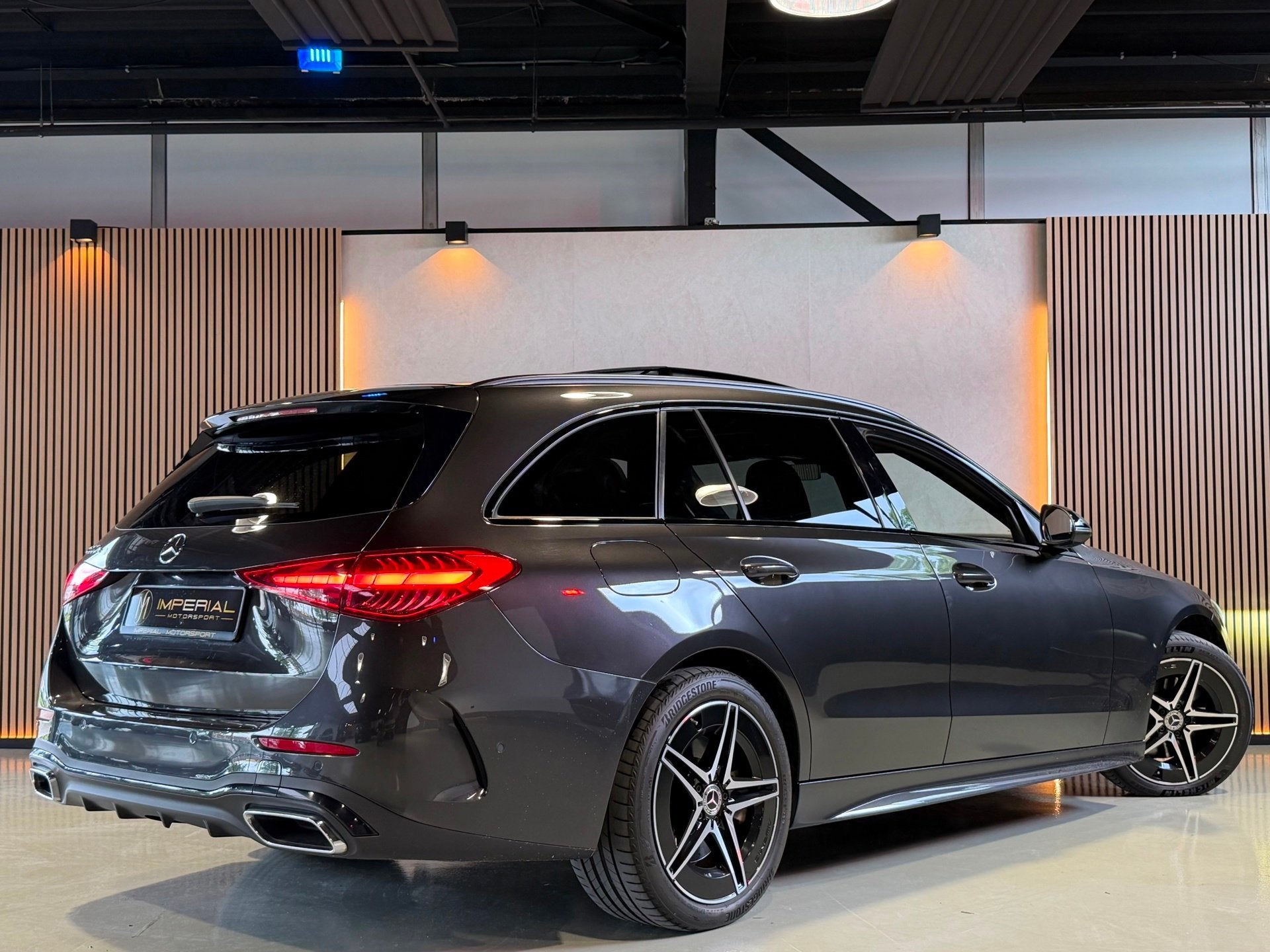 Mercedes-Benz C-klasse Estate 300 e AMG Line Pano|Sfeer|Lede, Auto's, Automaat, Dealer onderhouden, Achterwielaandrijving, Euro 6