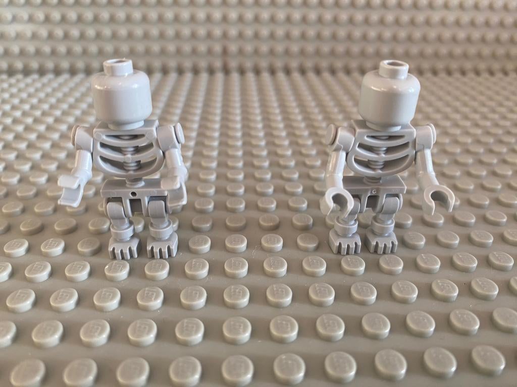 Lego minifiguren 2 stuks skeletten, licht grijs bl. NIEUW !, Ophalen of Verzenden, Nieuw, Losse stenen, Lego