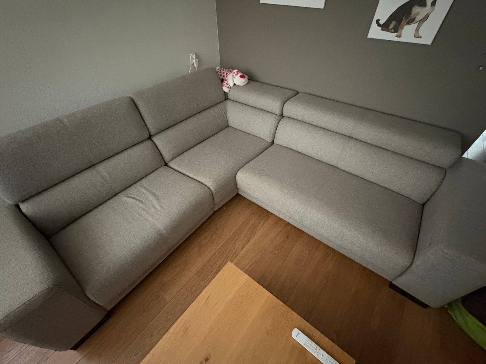 Comfortabele grijze hoekbank met verstelbare hoofdsteunen, Ophalen, Gebruikt, 100 tot 125 cm, Hoekbank