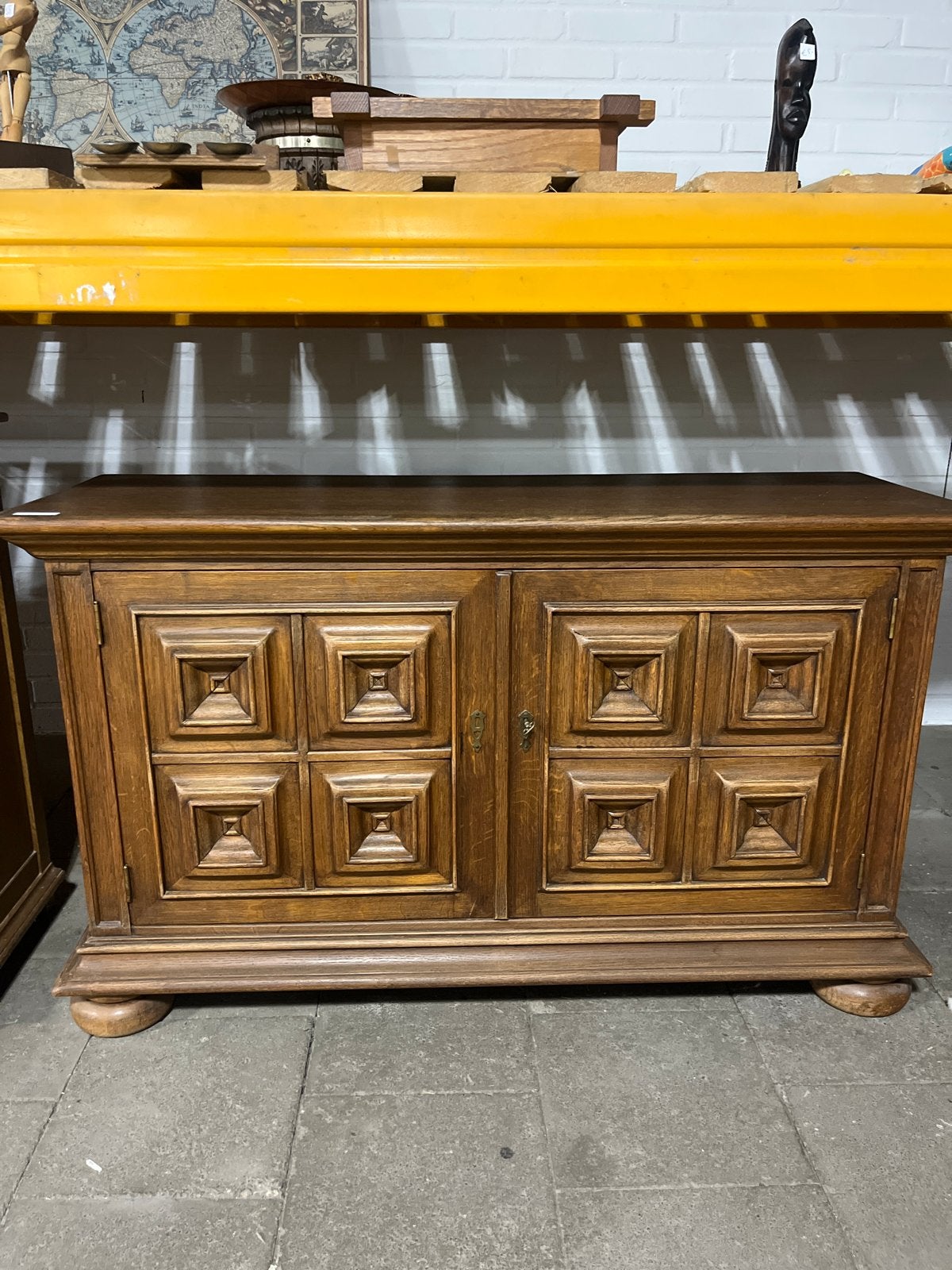 Brutalistisch Spaanse stijl dressoir, Antiek en Kunst, Antiek | Meubels | Kasten, Ophalen