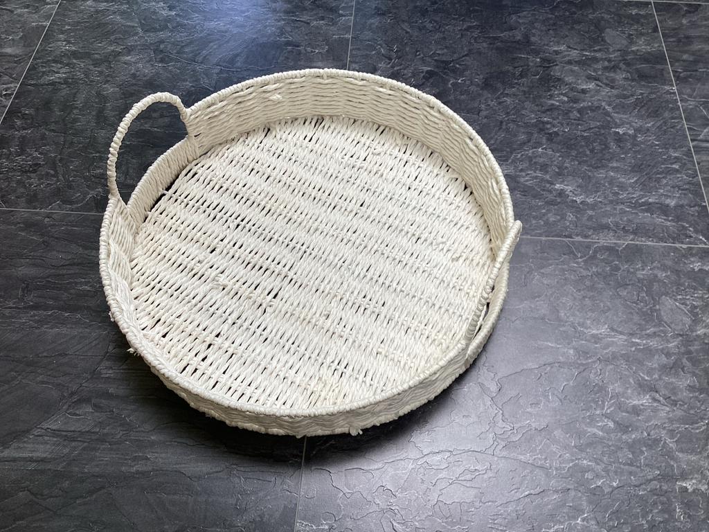 Rond wit rieten dienblad met handvatten, Huis en Inrichting, Woonaccessoires | Dienbladen, Ophalen, Zo goed als nieuw, Rond, Overige materialen