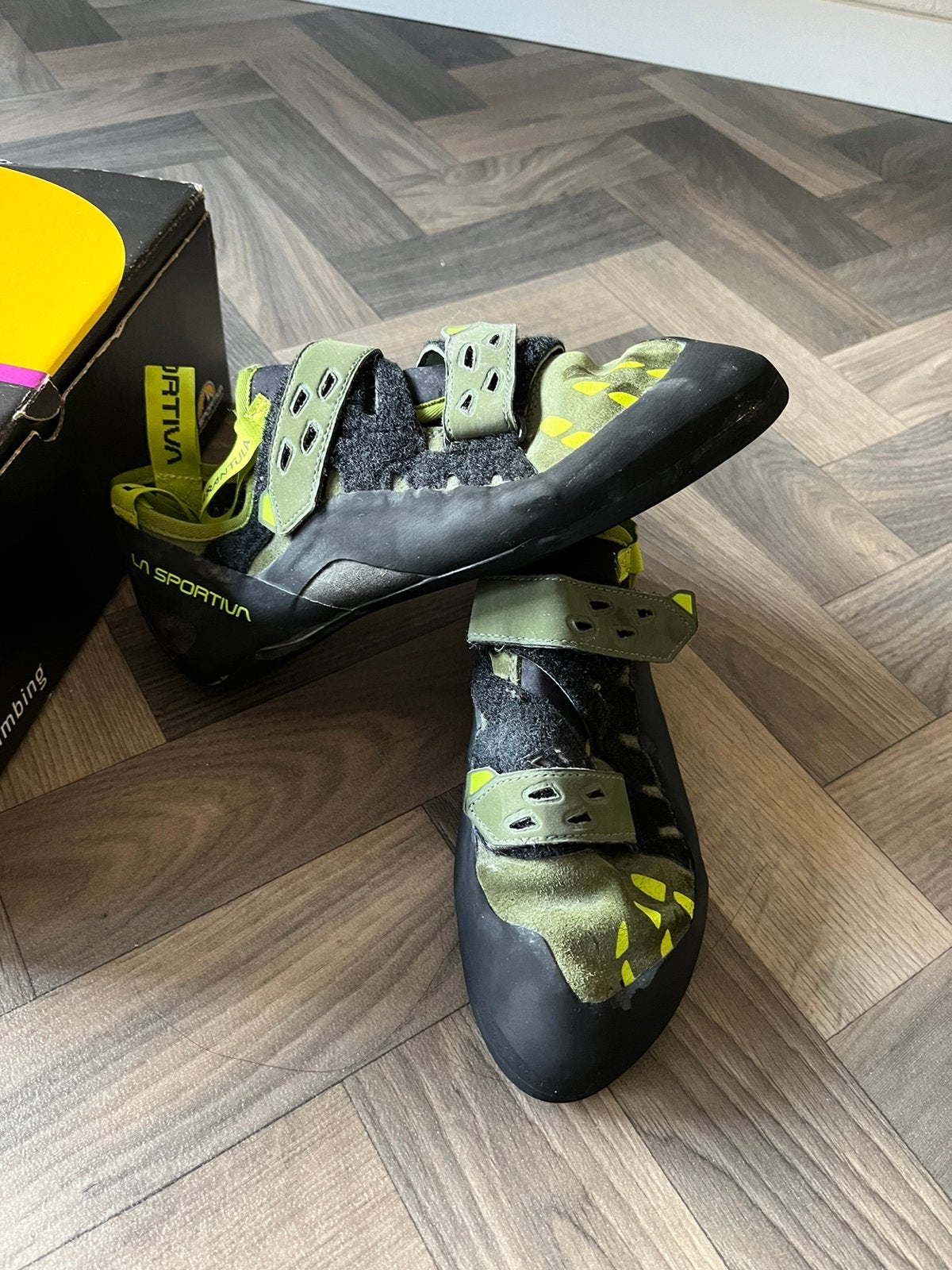 Boulderschoen Tarantula van La Sportiva maat 42, Sport en Fitness, Klimsport, Ophalen of Verzenden, Zo goed als nieuw, Klimsportschoenen