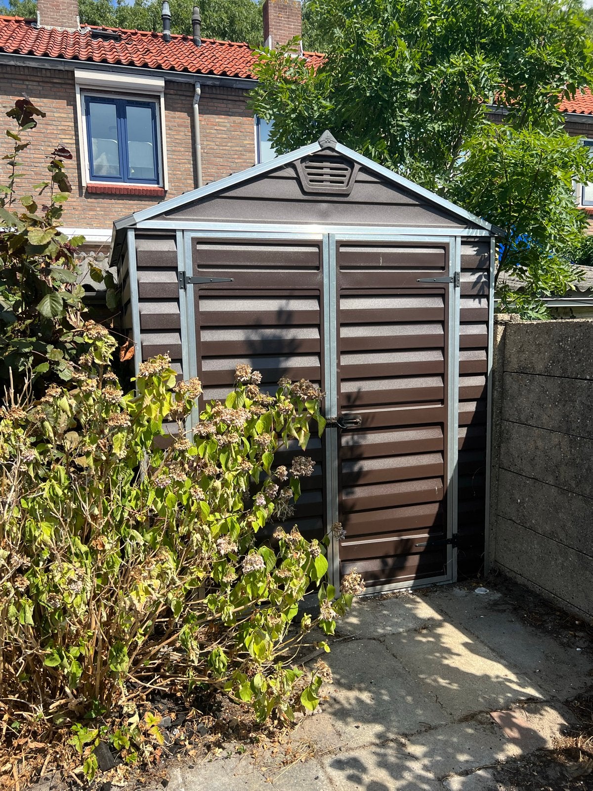 Bruin kunststof tuinhuisje - Compact en onderhoudsvrij, Kunststof, Gebruikt, Tuinhuis, Minder dan 200 cm