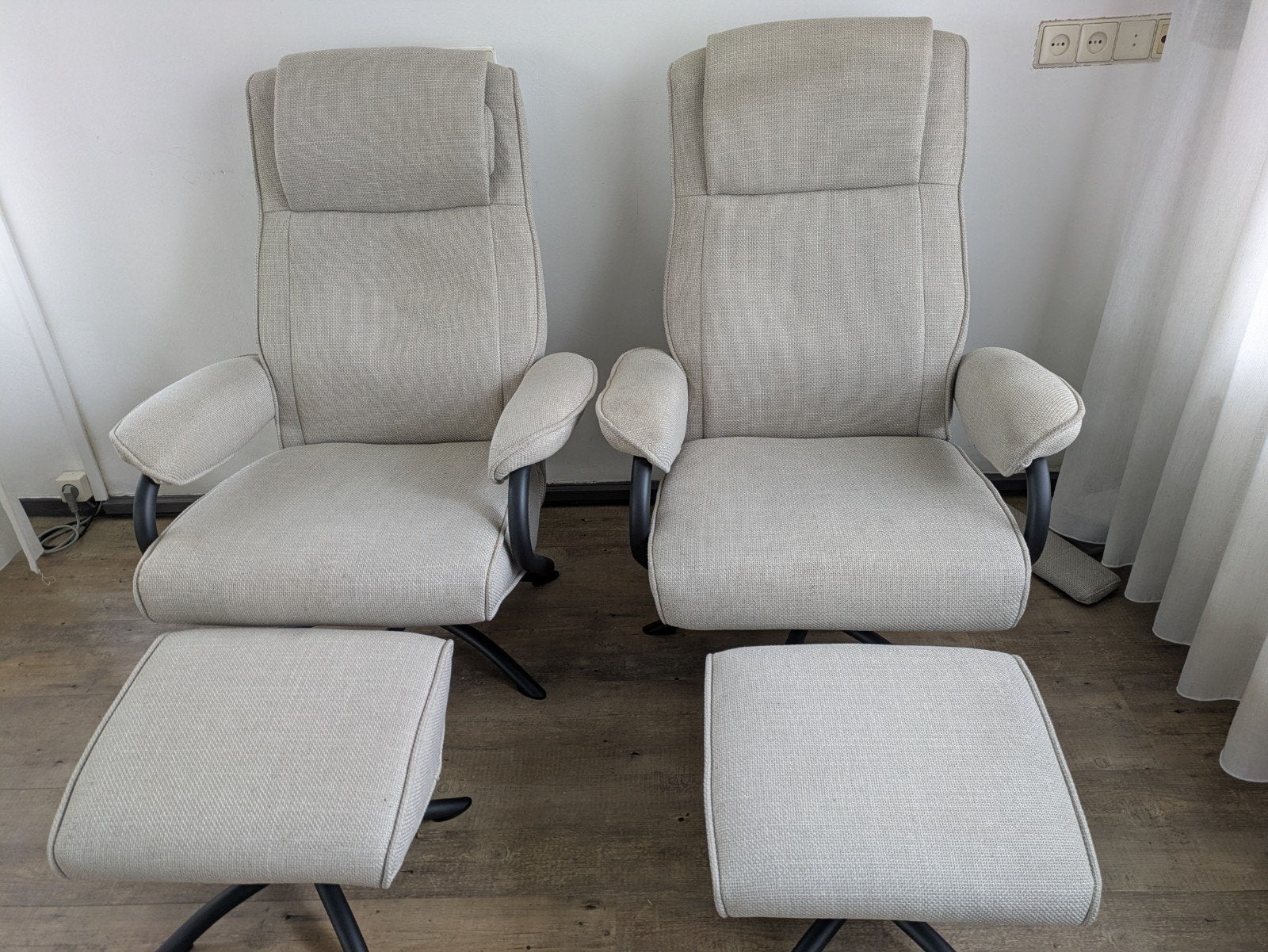 2 verstelbare stoelen met voetenbank - Beige stof, Ophalen, Gebruikt, 75 tot 100 cm, Stof