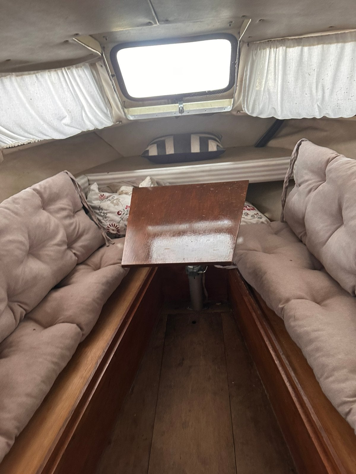 Foto 16 van Comfortabele polyester kajuitboot diesel inboard + trailer