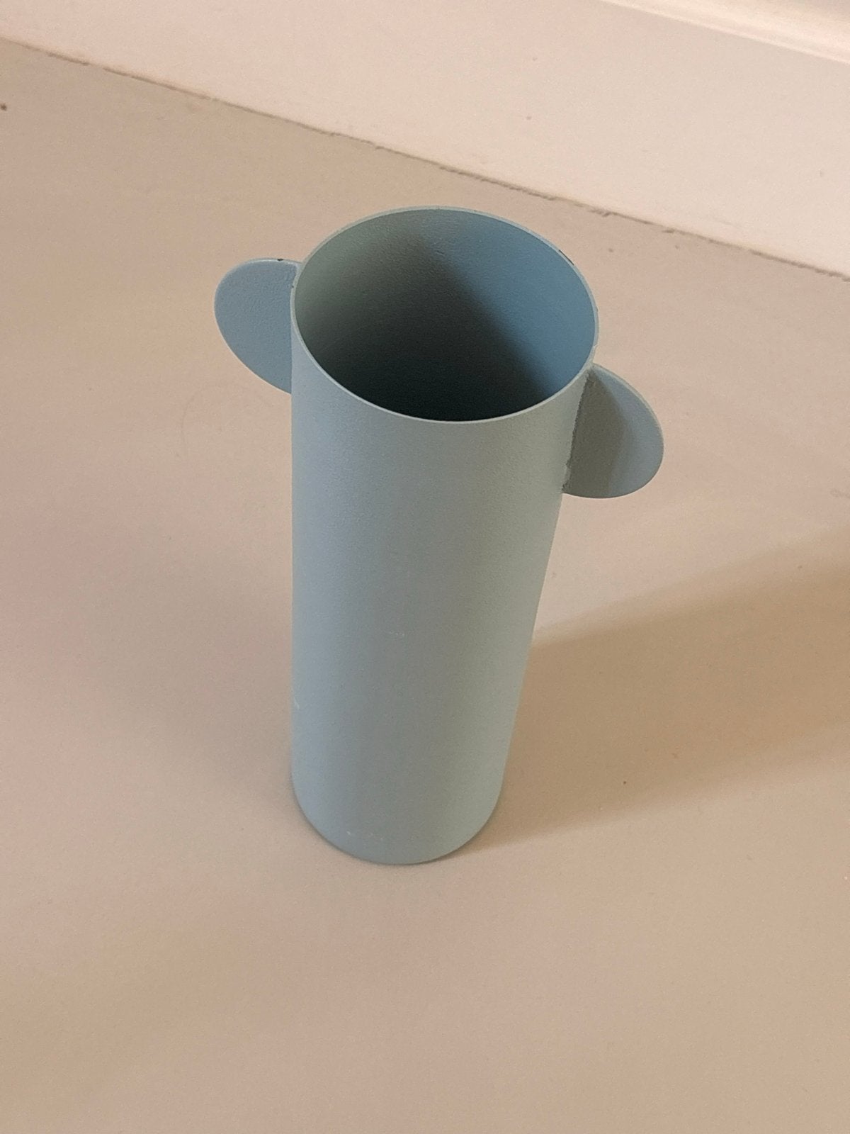 Lichtblauwe metalen vaas/decoratie van Piet Klerkx, Gebruikt, Ophalen of Verzenden, Bruin, Metaal