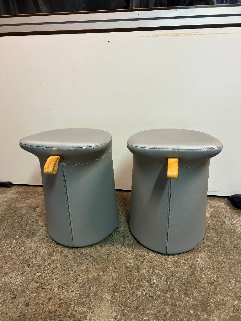 2 IZGS Artifort Lilla Lila poef kruk stoel lichtgrijs, Ophalen of Verzenden, Zo goed als nieuw, Nvt, Nvt