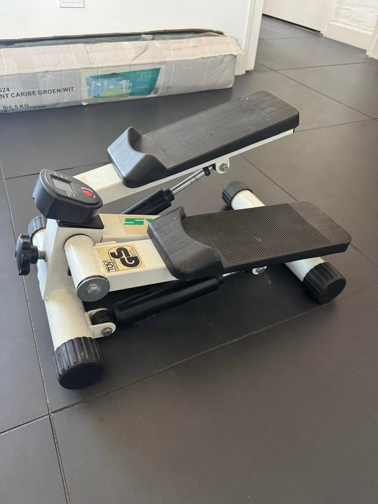 Compact Stepapparaat SVEN Sport met Display, Sport en Fitness, Fitnessapparatuur, Gebruikt, Stepapparaat, Benen, Metaal, Ophalen