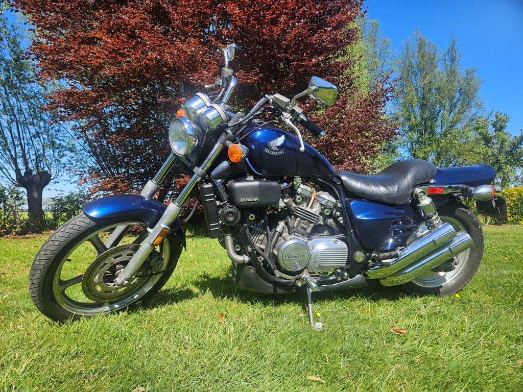 Honda Vf700C super Magna 1987 - Goed onderhouden Supermagna, 700 cc, Cardan-aandrijving, 4 cilinders, Chopper