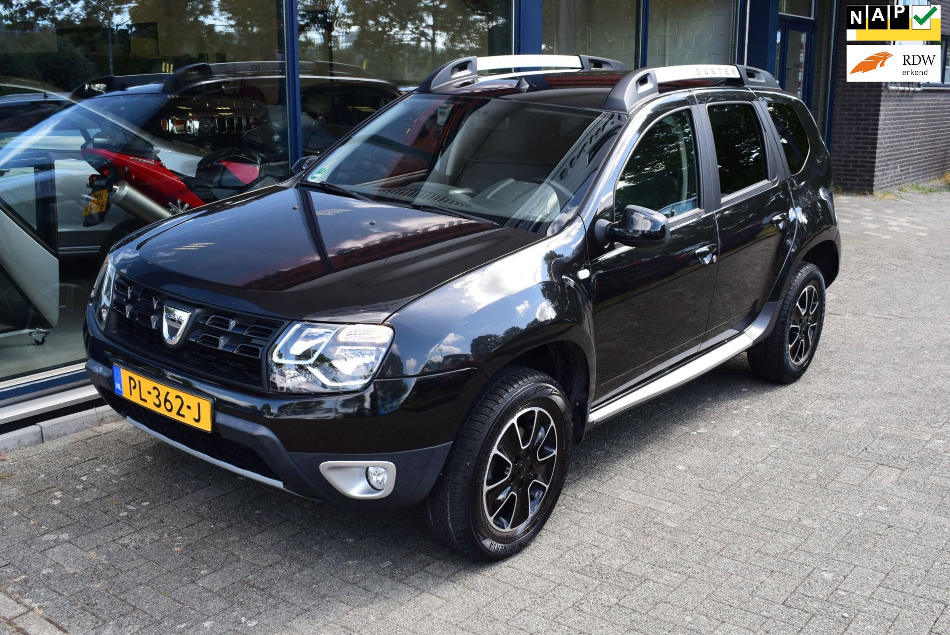 Dacia Duster 1.2 TCe 4x2 Blackshadow // Airco, leer, achteru, Auto's, Dacia, Voorwielaandrijving, 125 pk, Gebruikt, 4 cilinders