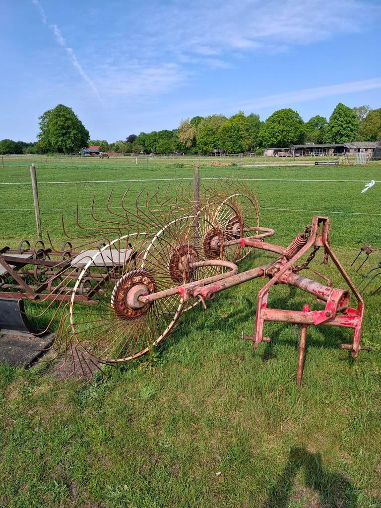Vicon hark - Nieuw Holland - Hooihark, Ophalen, Veehouderij, Weidebouw