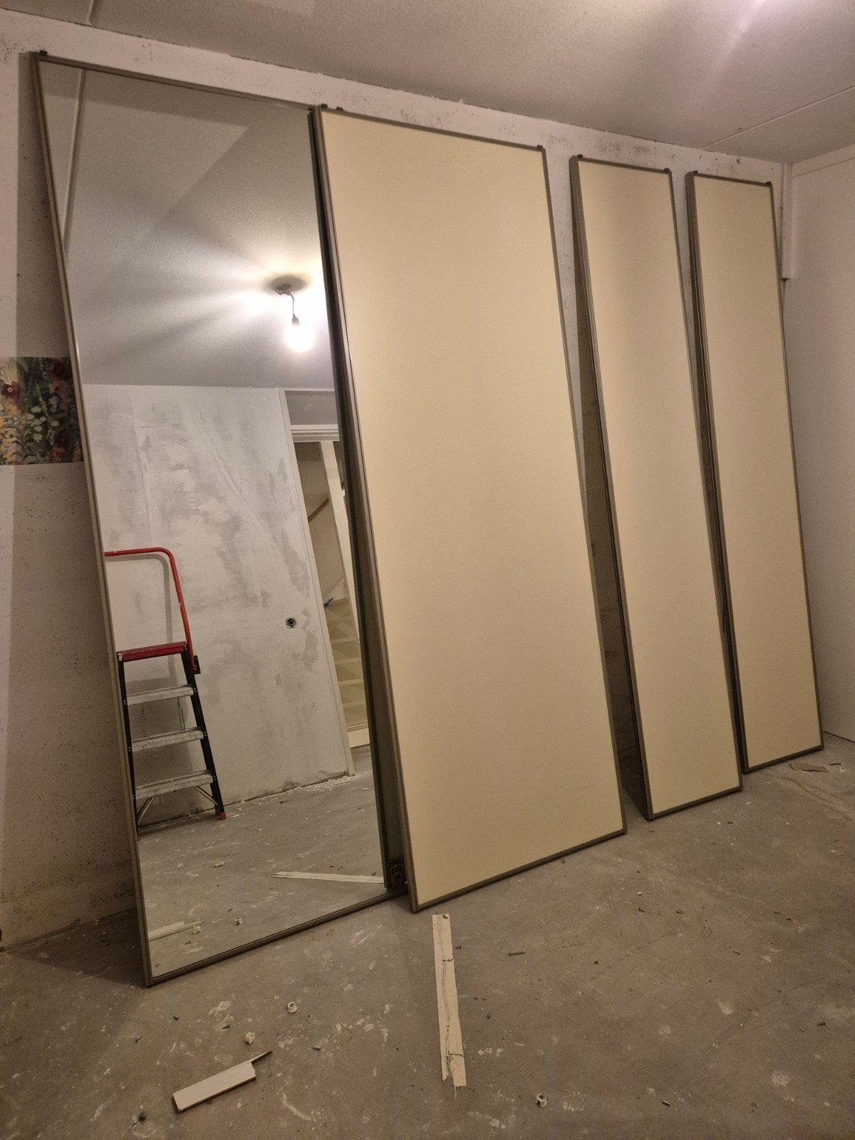 Schuifdeuren met spiegel inclusief rails.